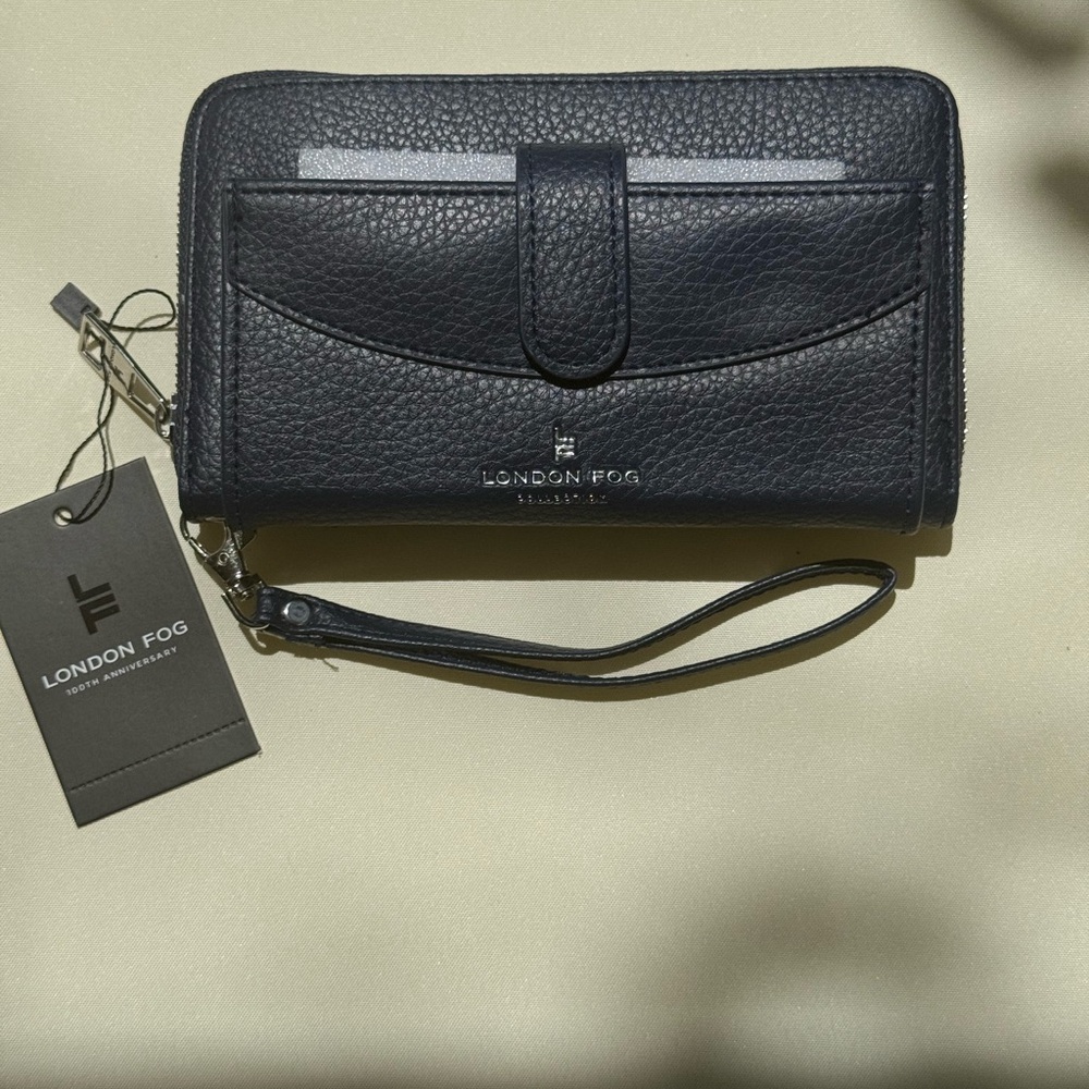 London Fog Navy Wristlet Wallet in Navy